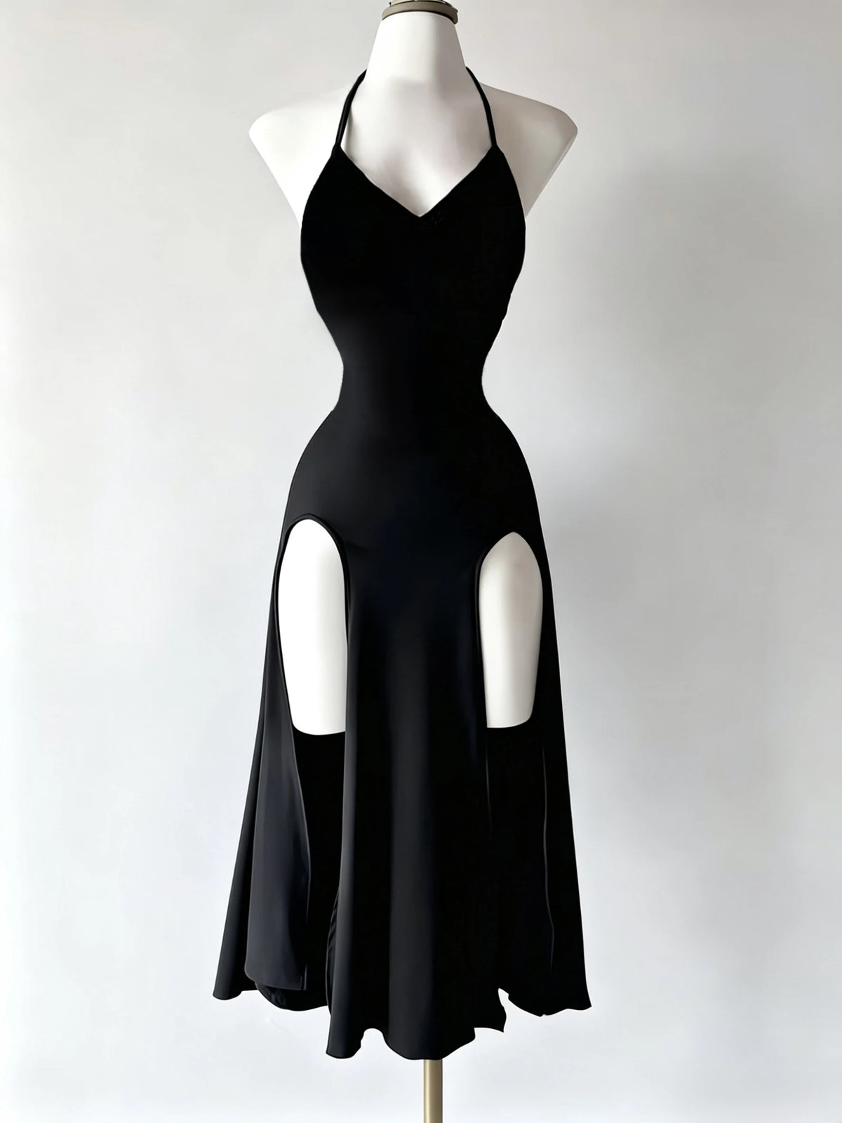 Atmospheric and Stylish Little Black Dress with Thin Halter Neck, Deep V-Neck, Waist-Cinching Design, High Slits on Both Sides, and a Flowing, Slimming Long Gown